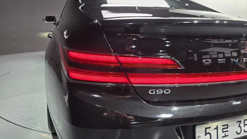 Genesis G90