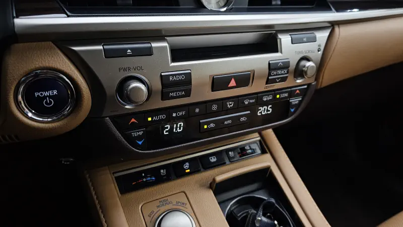 Lexus ES300h