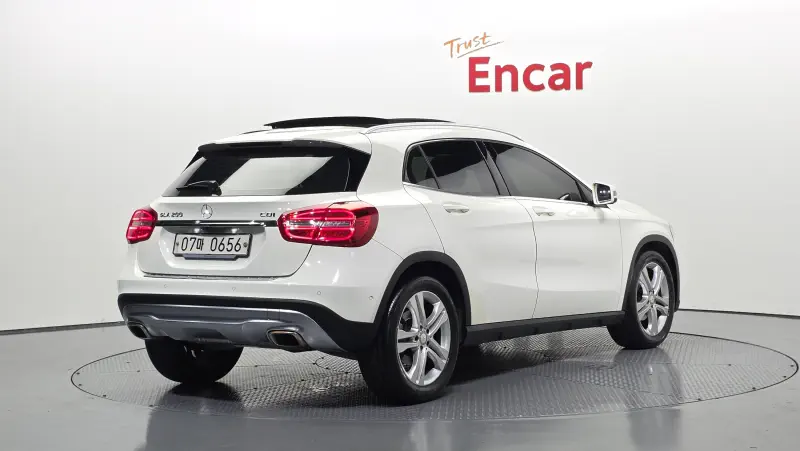 Mercedes-Benz GLA-Class