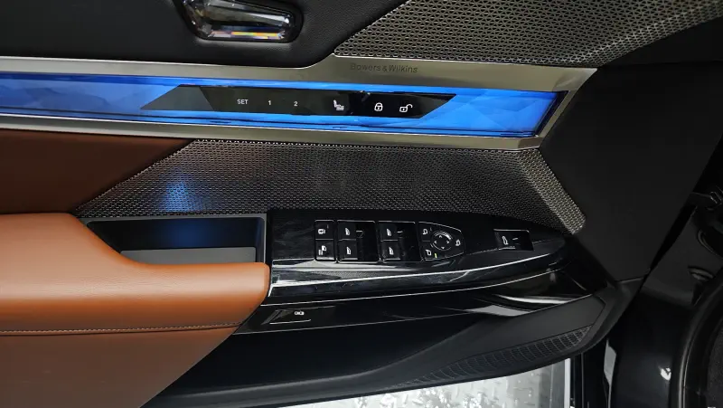 BMW i7