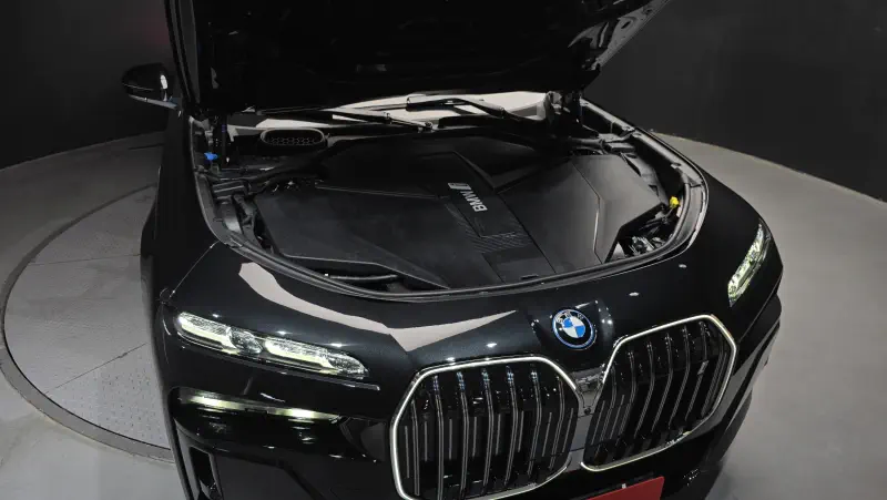 BMW i7