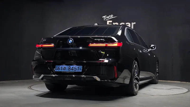 BMW i7