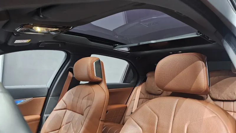BMW i7