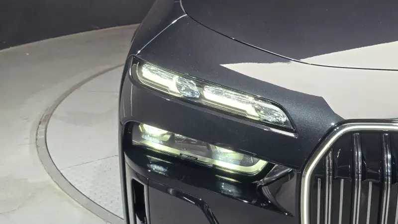 BMW i7