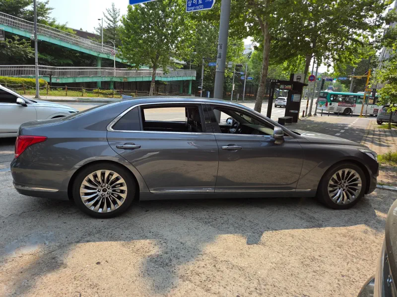 Genesis EQ900