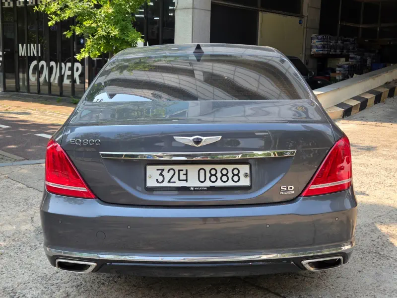 Genesis EQ900