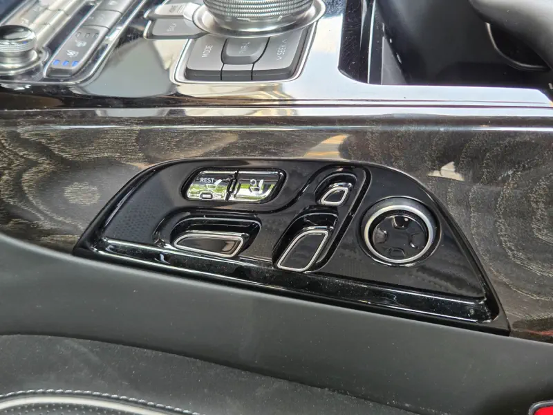 Genesis EQ900