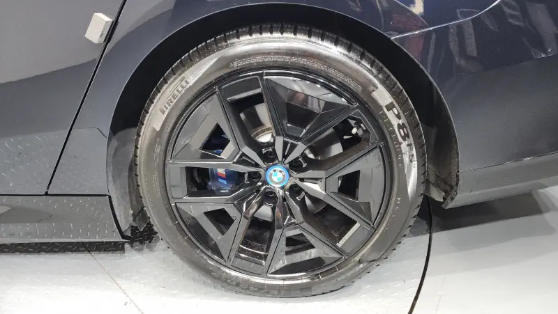 BMW i5