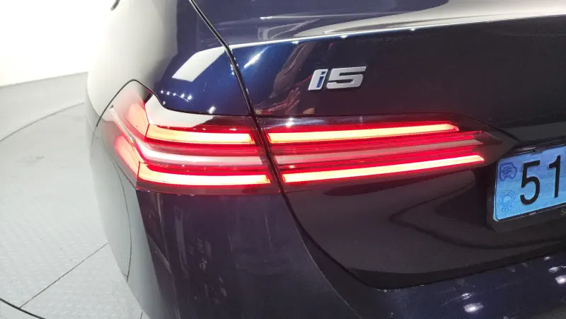 BMW i5