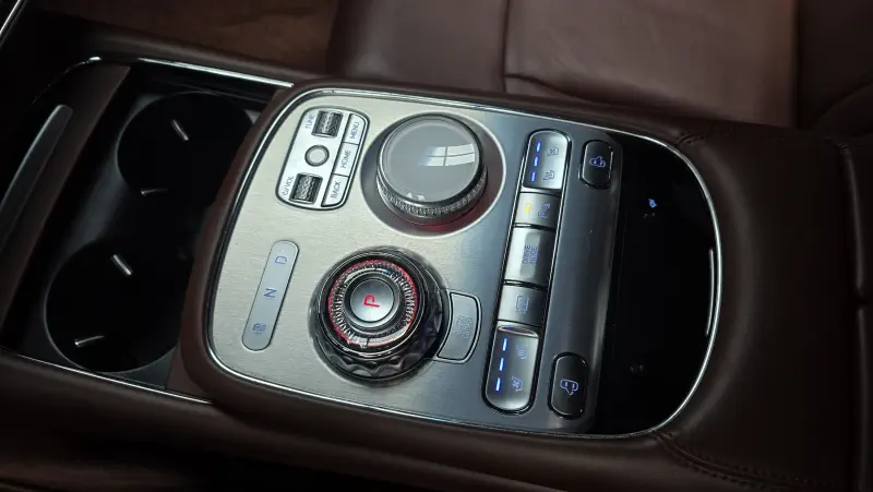 Genesis G90