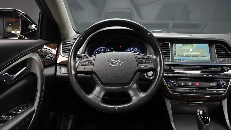 Hyundai Aslan