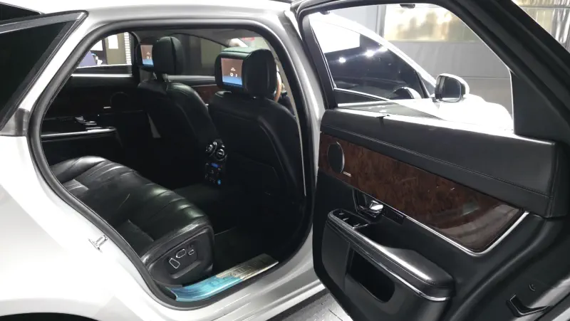 Jaguar XJ
