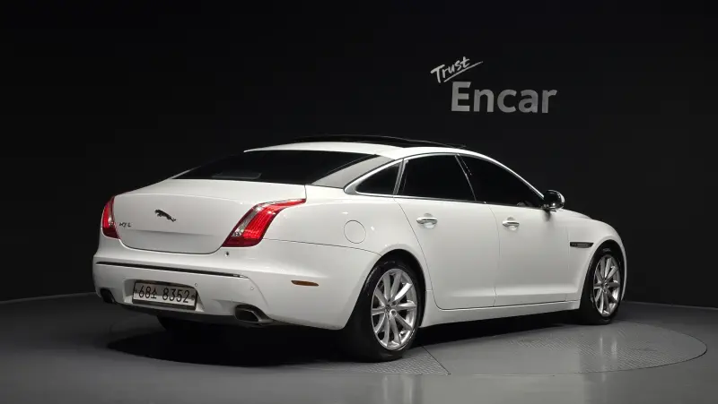 Jaguar XJ
