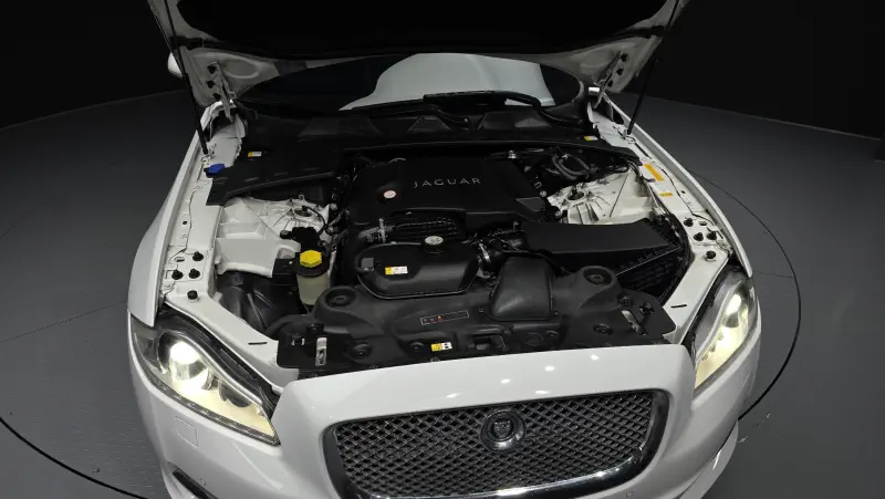 Jaguar XJ