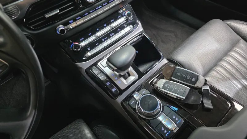 Genesis EQ900