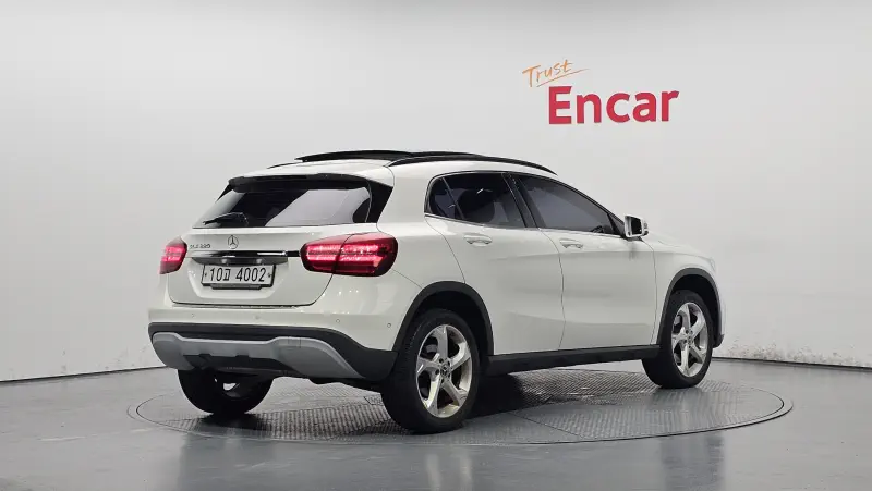 Mercedes-Benz GLA-Class