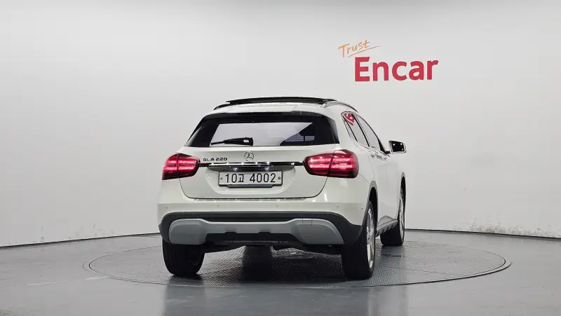 Mercedes-Benz GLA-Class
