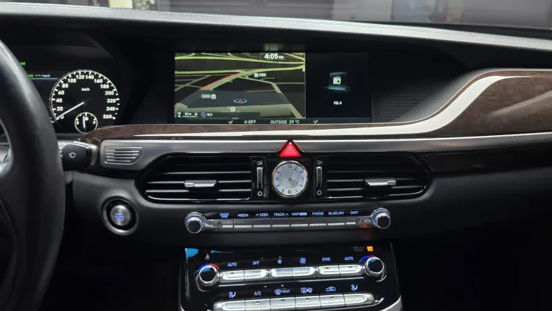 Genesis EQ900