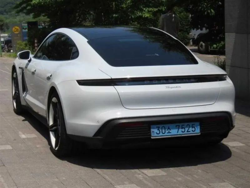 Porsche Taycan