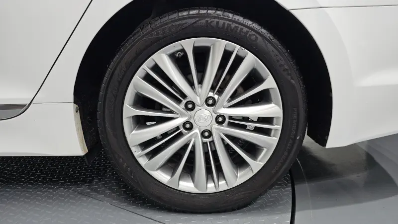 Hyundai Aslan