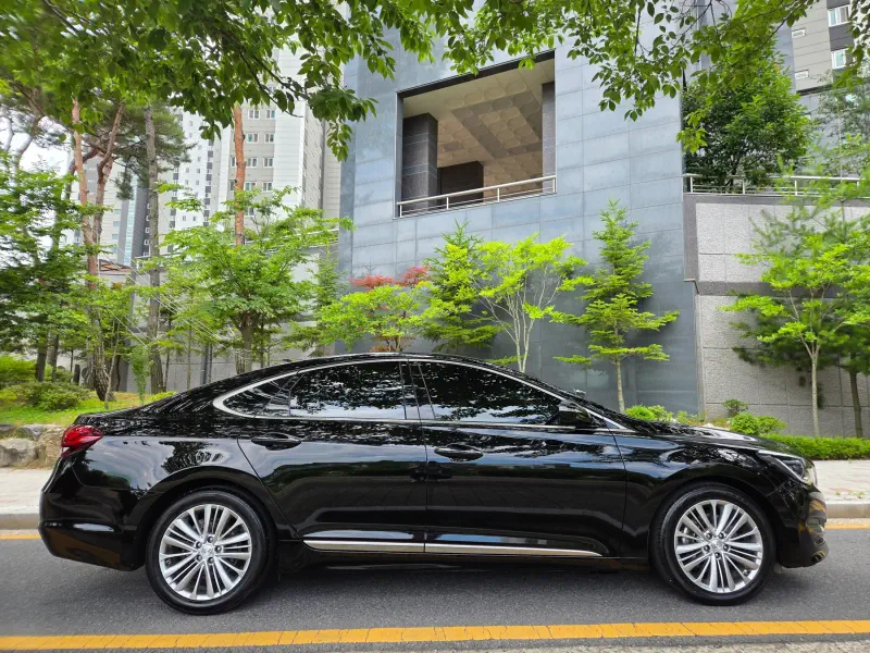 Hyundai Aslan