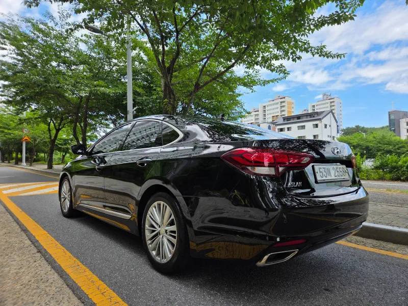 Hyundai Aslan