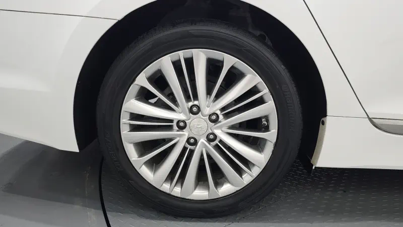 Hyundai Aslan