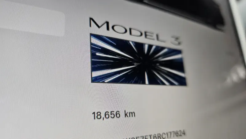 Tesla MODEL 3