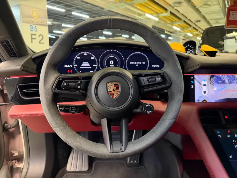Porsche Taycan