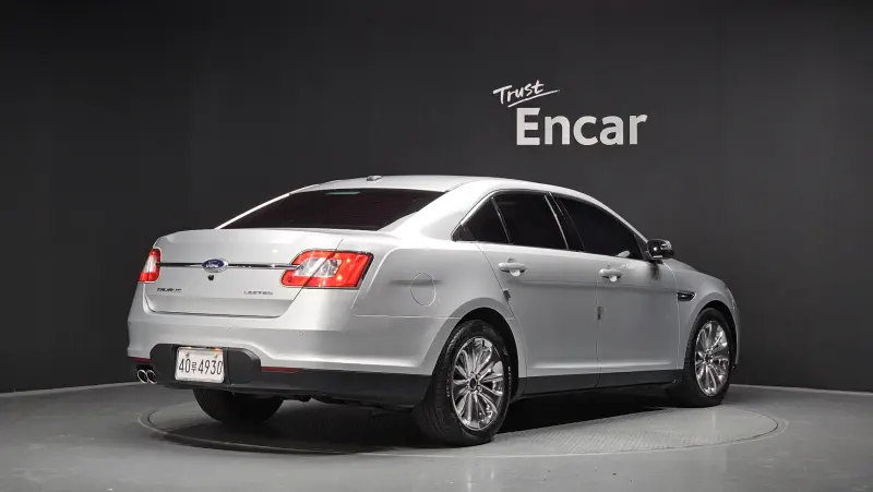 Ford Taurus