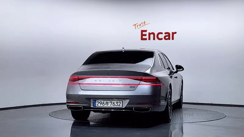 Genesis G90
