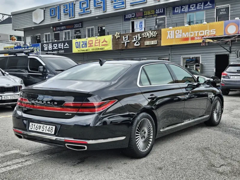 Genesis G90