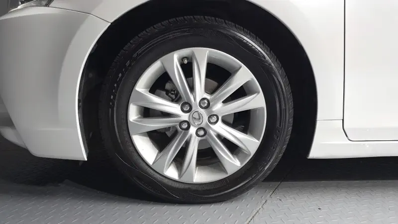 Lexus CT200h