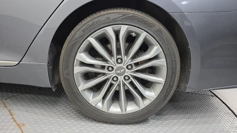 Купить Hyundai Genesis Jeonbuk из Кореи