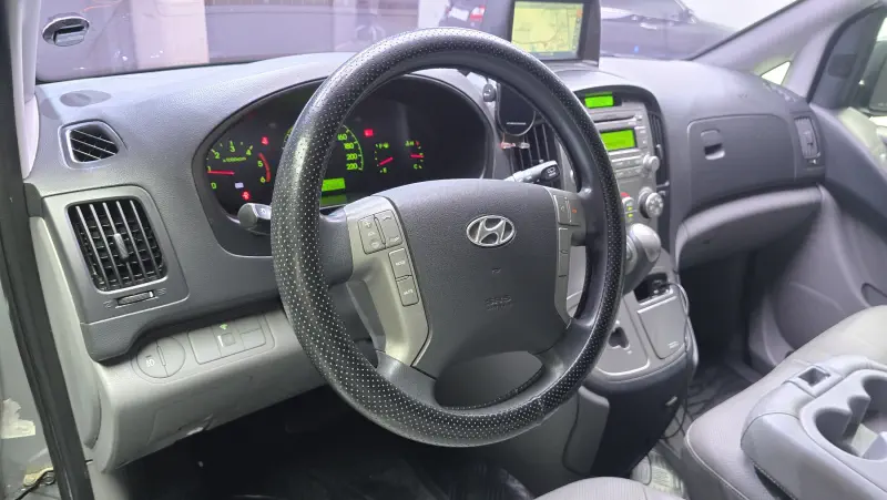Hyundai Grand Starex