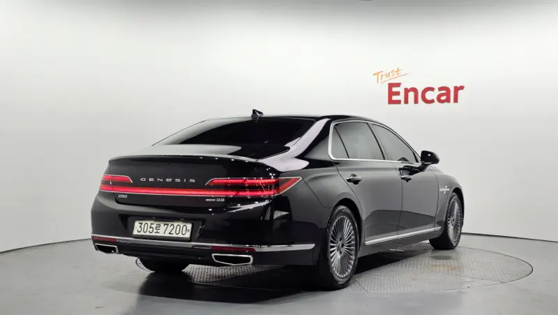 Genesis G90