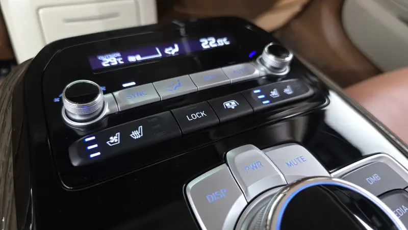 Genesis G90