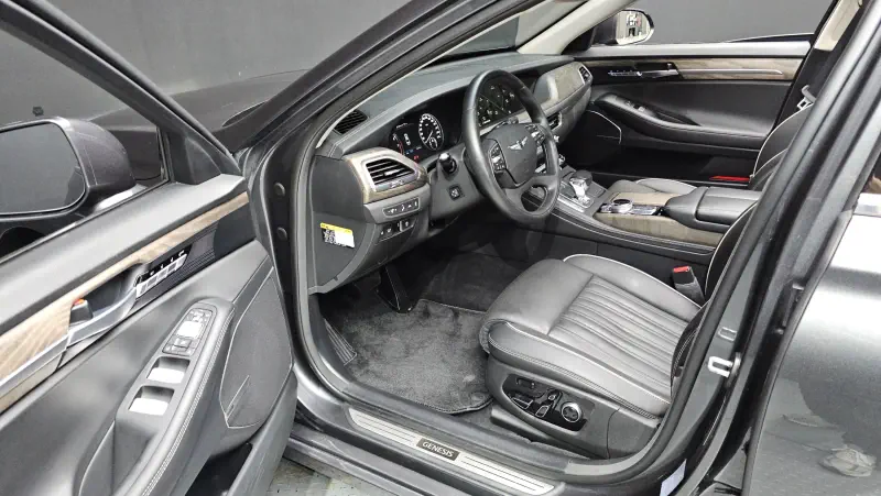 Genesis G90