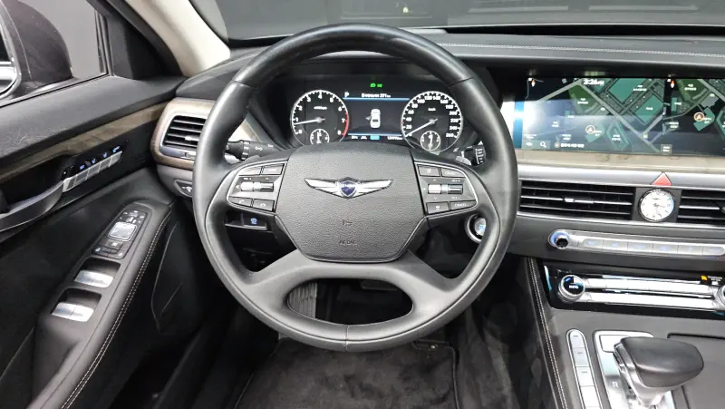 Genesis G90