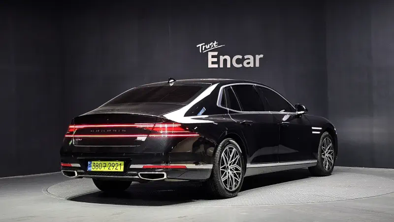 Genesis G90