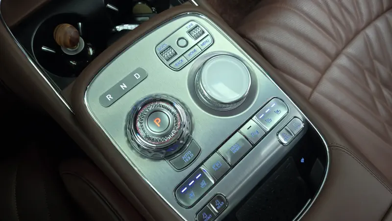 Genesis G90