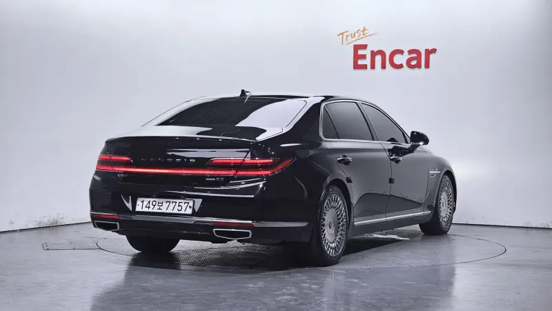 Genesis G90