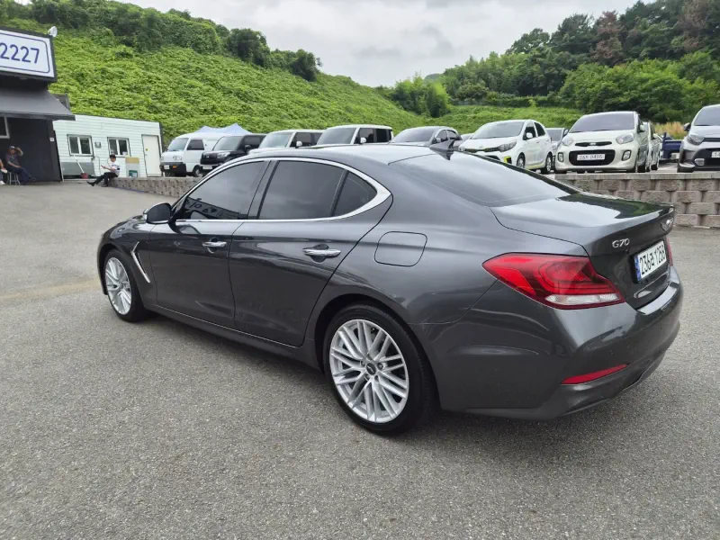 Genesis G70