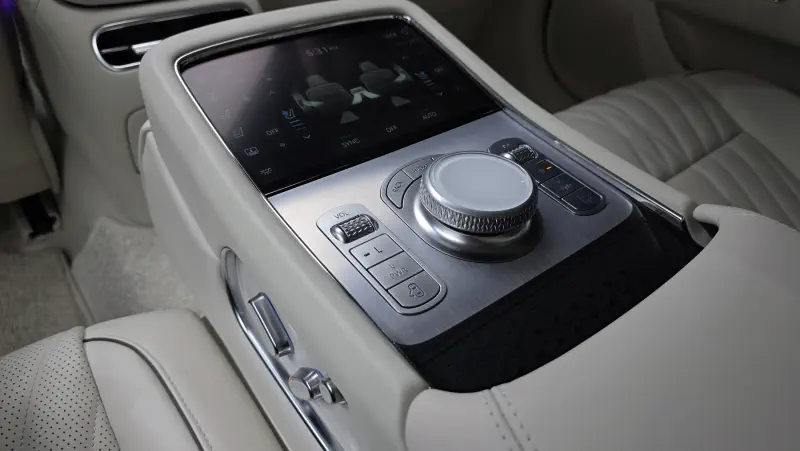 Genesis G90