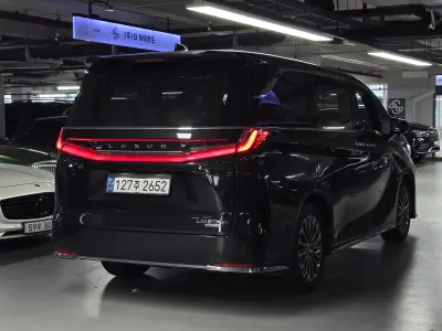 Lexus LM500h