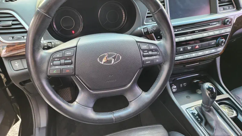 Hyundai Aslan