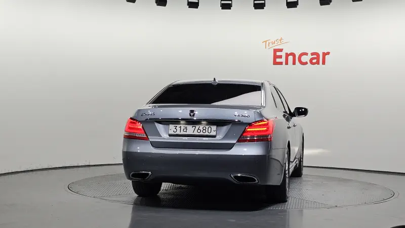 Hyundai Equus