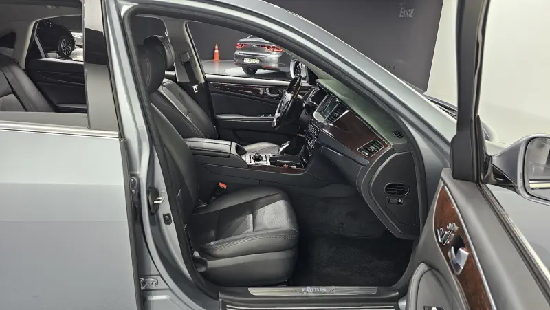 Hyundai Equus