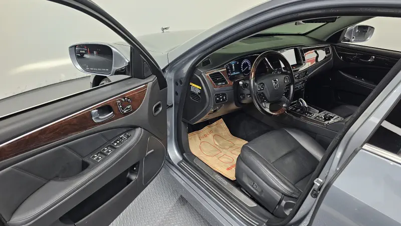 Hyundai Equus