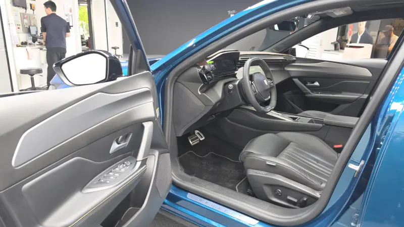 Peugeot 408
